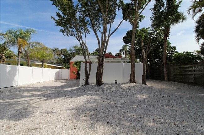 Building Photo - 5235 Calle De Costa Rica