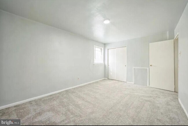 Building Photo - 2619 Tremont St