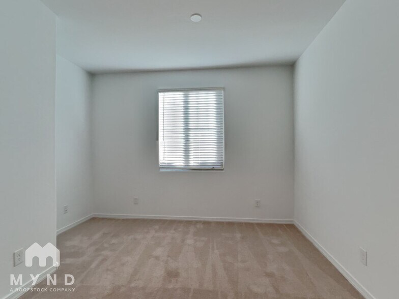 Building Photo - 9967 W Whitton Ave