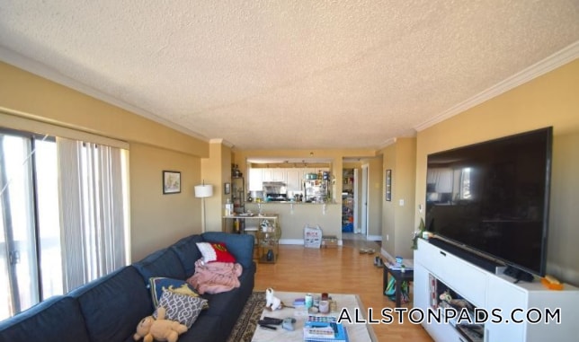 Building Photo - 15 N Beacon St