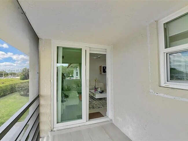 Building Photo - Spacious 1BR, 1BA Master Suite, Gem in Boca Raton – 1,170 sq ft of Comfort & Style! - Looking for...