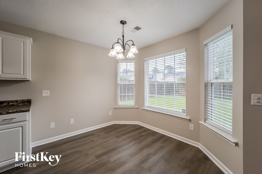 Building Photo - 404 Meadowview Trail