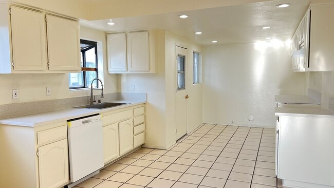 Building Photo - 2165 Sepulveda Ave