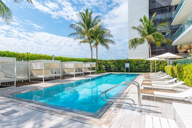 Building Photo - 321 Ocean Dr