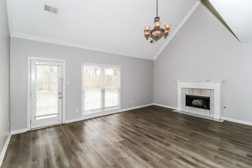 Building Photo - 1153 Hunters Green Cir S