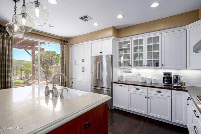 Building Photo - 3024 Hollycrest Ave