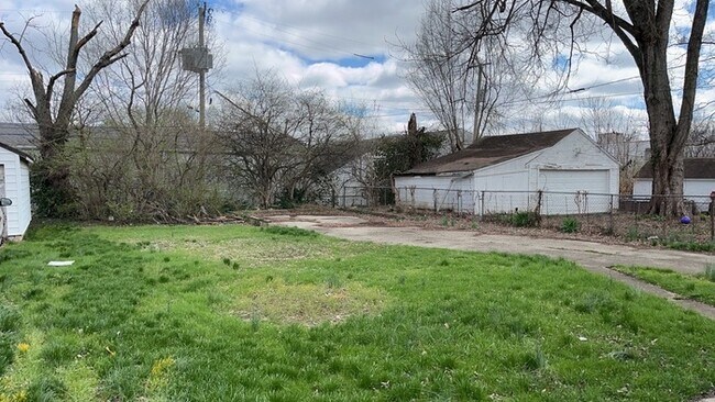 Building Photo - 32 Stafford Ave