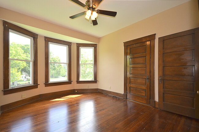 Building Photo - Beautiful Historic 3 Bedroom, 2 bath Home ...
