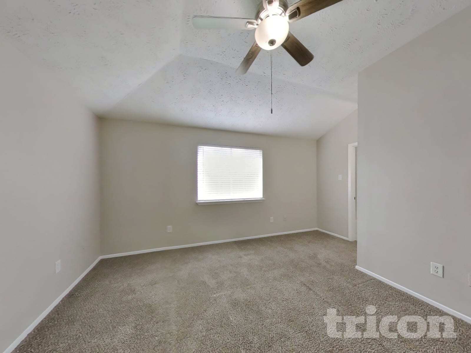 Building Photo - 2802 N Spring Dr