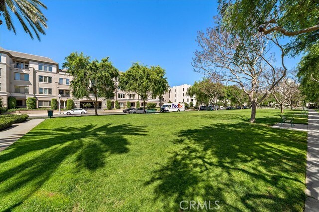 Building Photo - 6001 Crescent Park E
