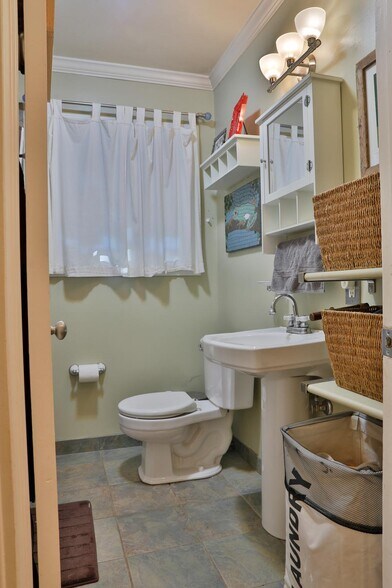 2nd bath - 627 mayview dr