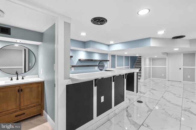 Building Photo - 3887 Shadywood Dr