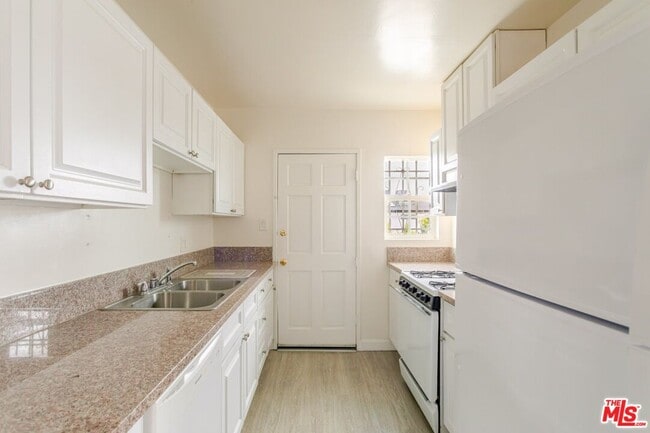 Building Photo - 1708 S Crescent Heights Blvd