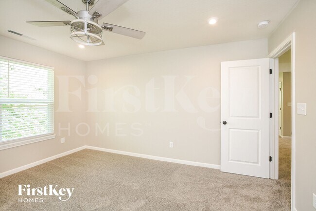 Building Photo - 663 Van Buren St