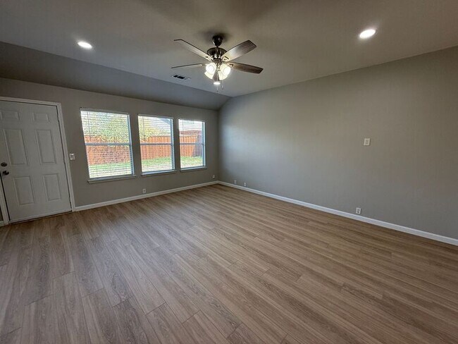 Building Photo - 1909 Morning Dove Dr