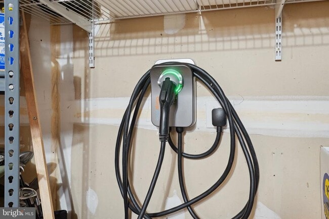 Building Photo - 6667 Debra Lu Way