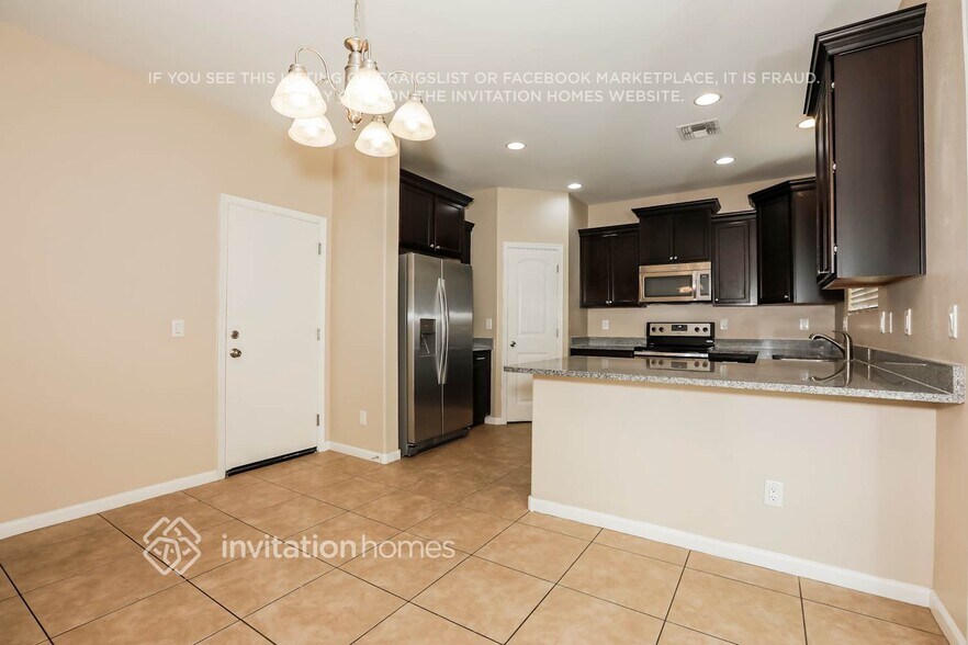 Building Photo - 1382 S Ponderosa Dr