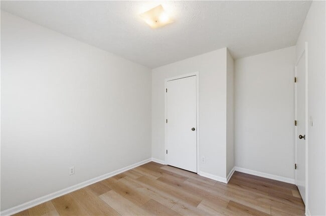 Building Photo - 201 Colony Springs Dr