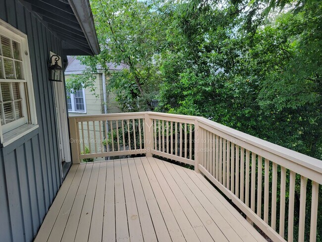 Building Photo - Charming 2 Bedroom Duplex Unit in Decatur!