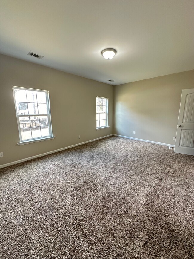 Building Photo - 6 Quiet Pine Ct