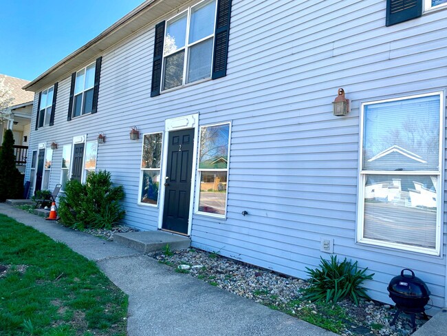 Building Photo - One bed APT, south of downtown, available ...
