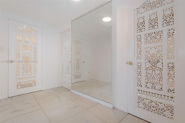 Building Photo - 5255 Collins Ave