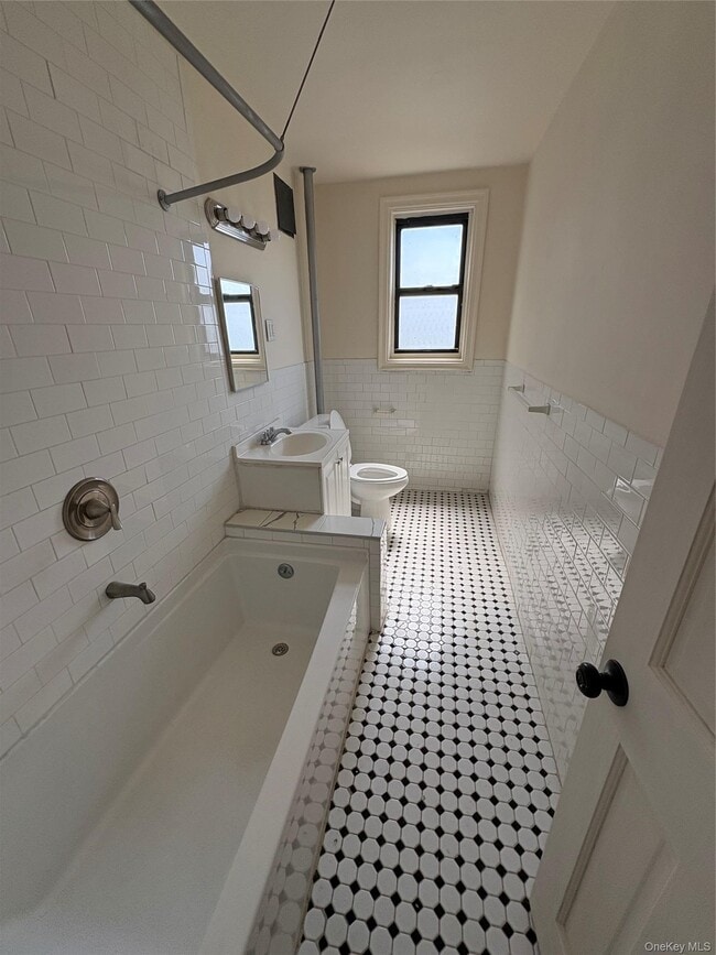 Building Photo - 30 Locust Hill Ave