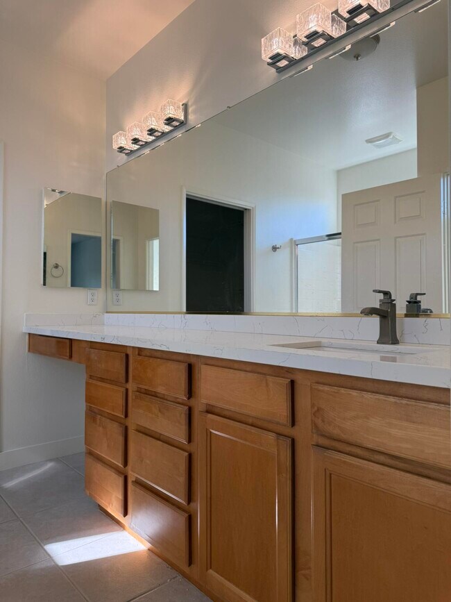 Building Photo - 36582 Crown St