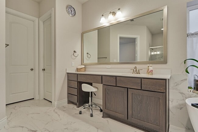 Building Photo - 15230 Tree Swallow Ct