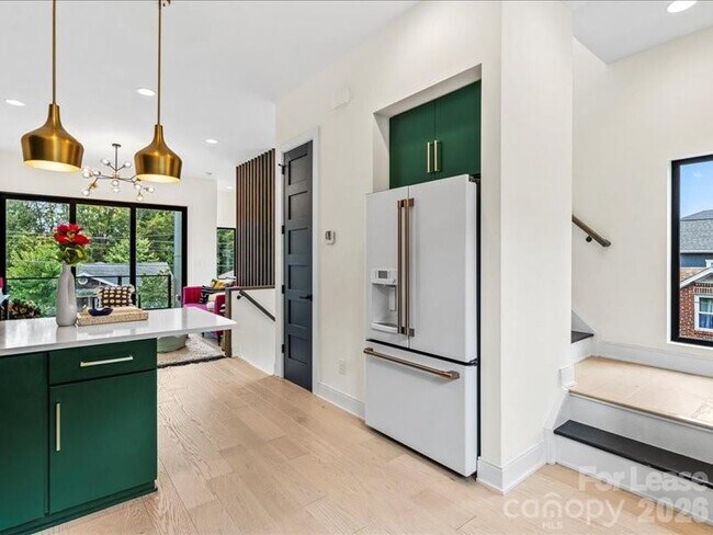 Building Photo - 815 E 36th St