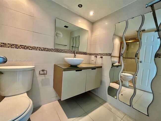 Building Photo - 7601 E Treasure Dr