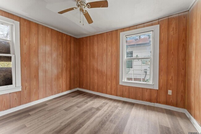 Building Photo - 4433 Sherwood St