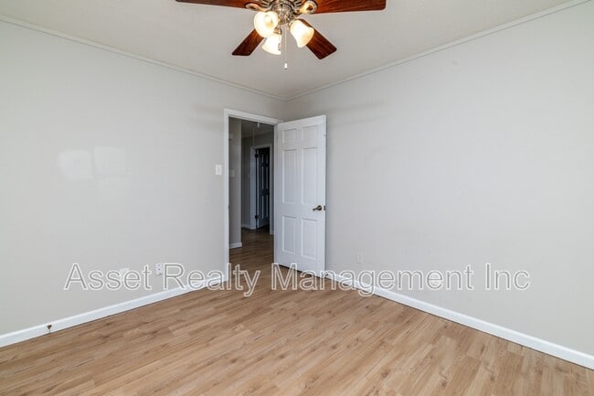 Building Photo - 11719 S Williamsburg Dr