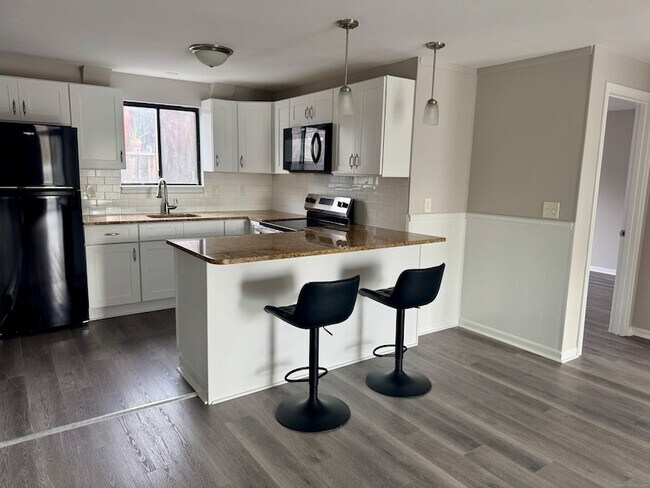 Building Photo - 70 Weber St