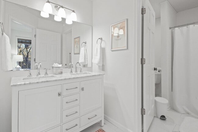 Building Photo - 2804 Melody Ln