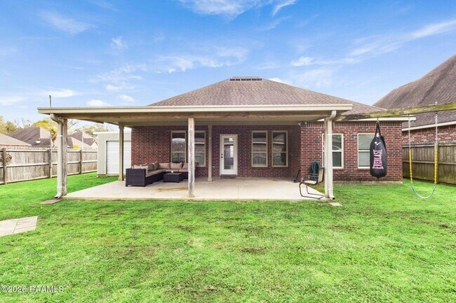 Building Photo - 205 Quiet Bluff Dr