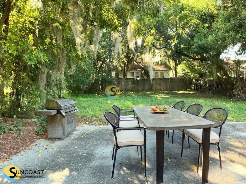 Building Photo - 478 W 58th St