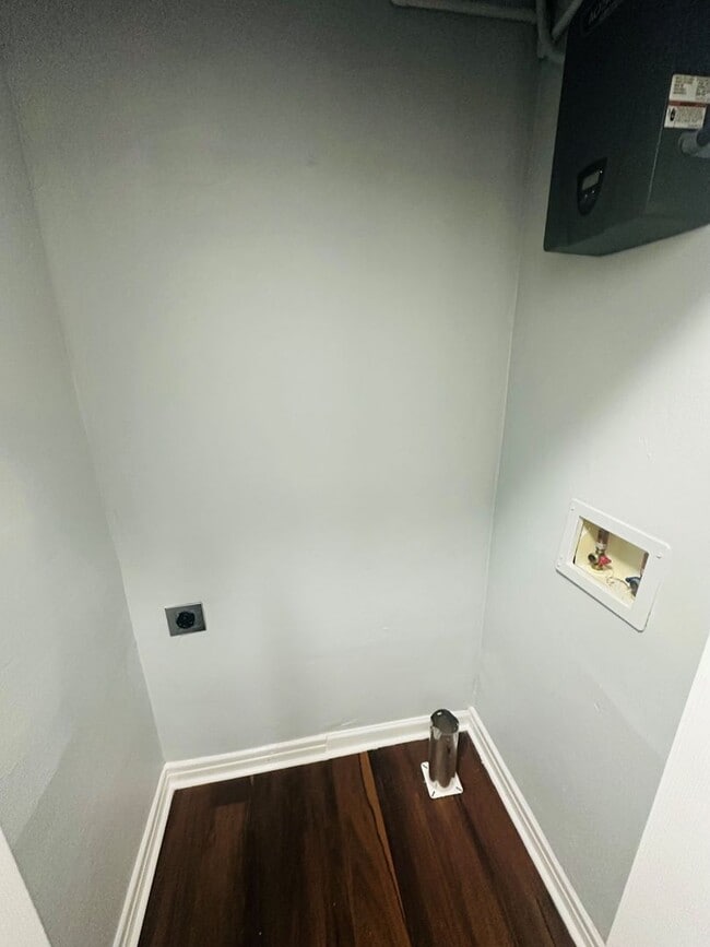 Building Photo - **Move in ready 3/1 Single Family home 32254