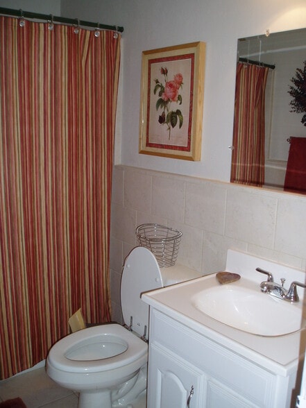 Bathroom - 1645 Winona Ct