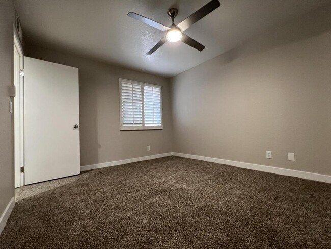 Building Photo - 7570 W Flamingo Rd