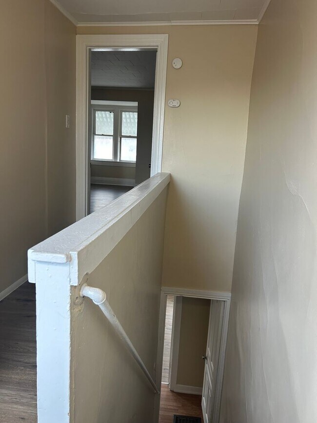 Building Photo - 121 N State St