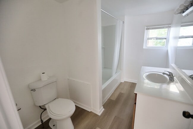 Building Photo - 1000 Jennette Ave NW