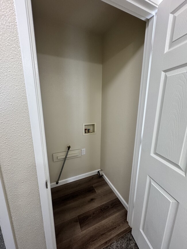 Building Photo - 114 Church St