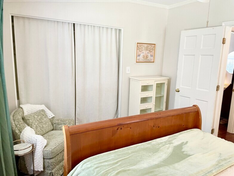 215- bedroom #1 - 215 W Taylor St