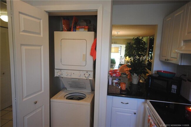 Building Photo - 5333 SE Miles Grant Rd