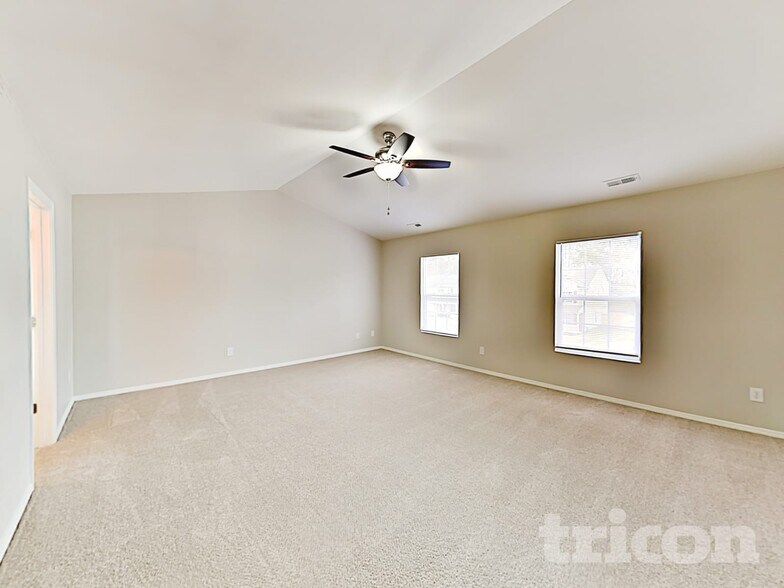 Building Photo - 4003 Larkhaven Village Dr