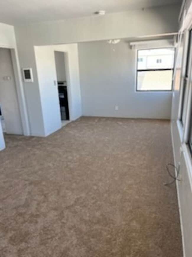 Building Photo - 1 bed, 1 bath - Point Loma