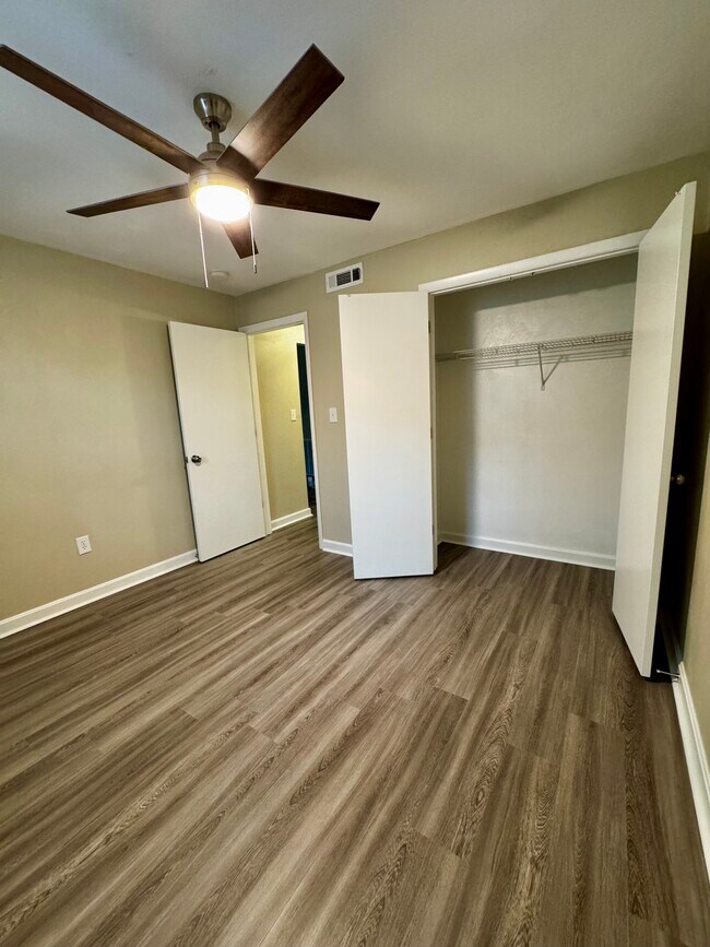 Building Photo - 8570 Chesapeake Blvd