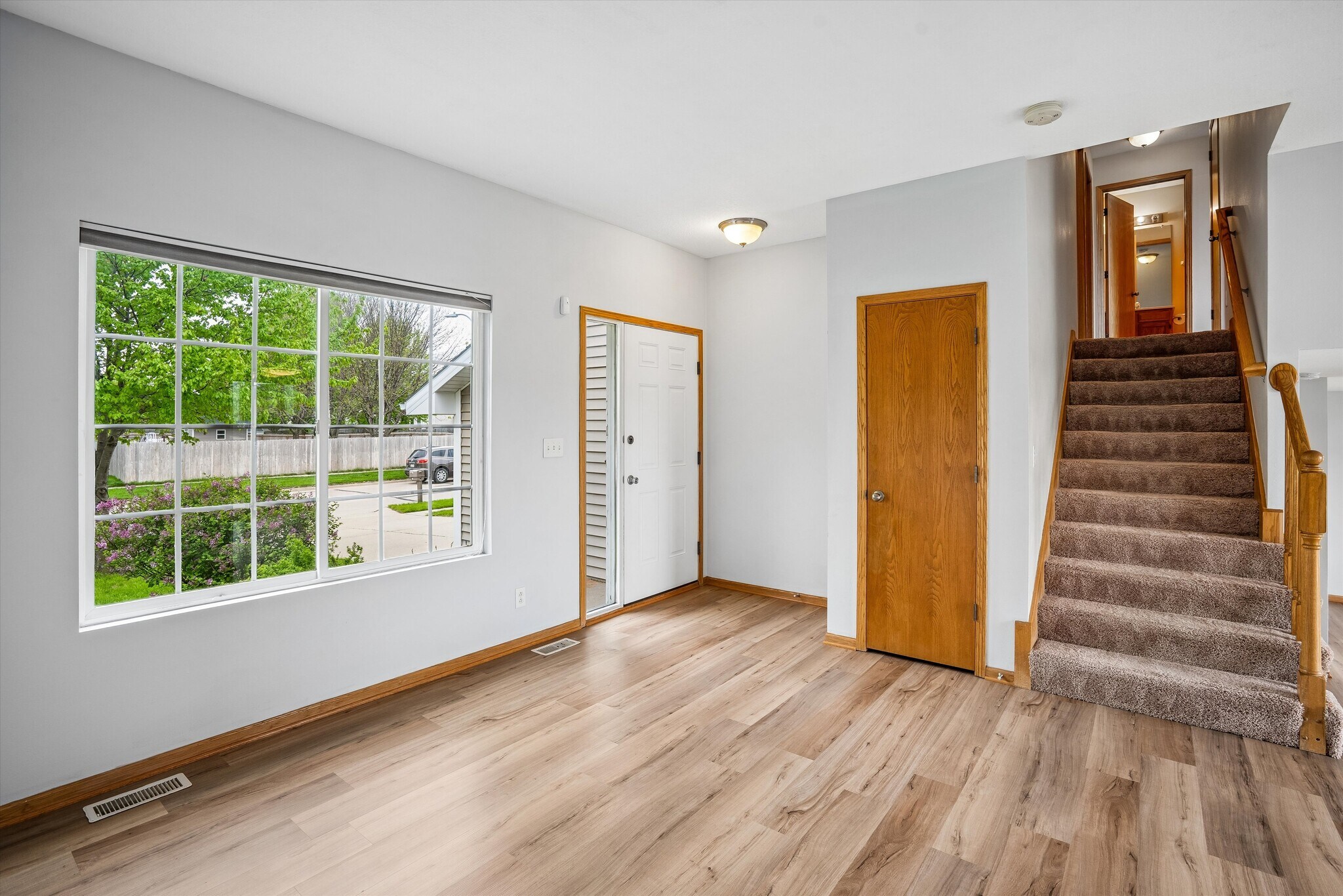 Building Photo - 505 SE Crabapple Dr