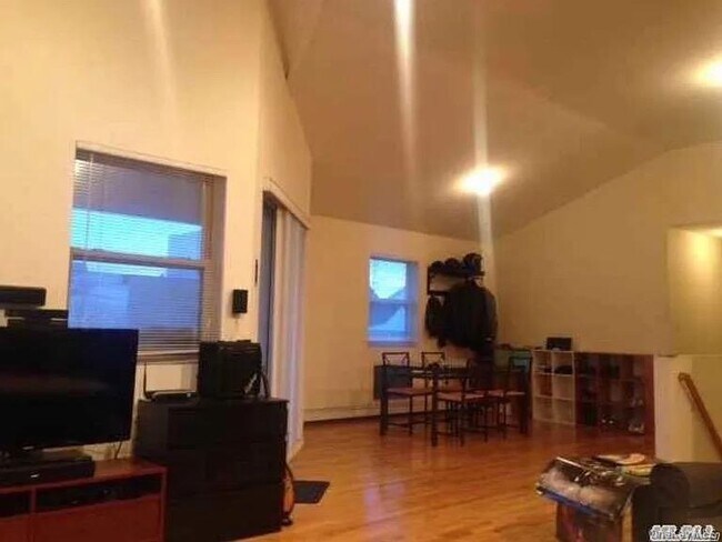Building Photo - 457 Monroe Blvd